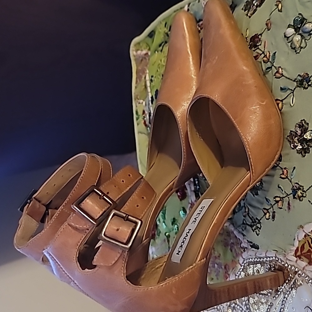 Steve Madden Point Toe Ankle Strap Distressed Leather Pump Size 8 1/2